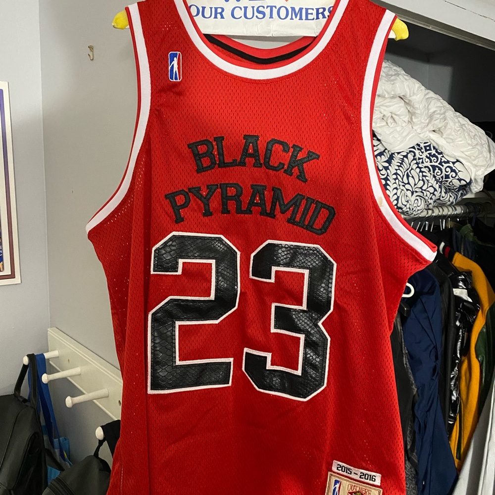 Black Pyramid Jersey